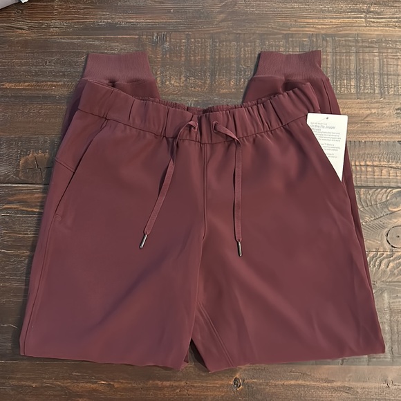 Lululemon On the Fly Jogger Woven - Picture 3 of 4